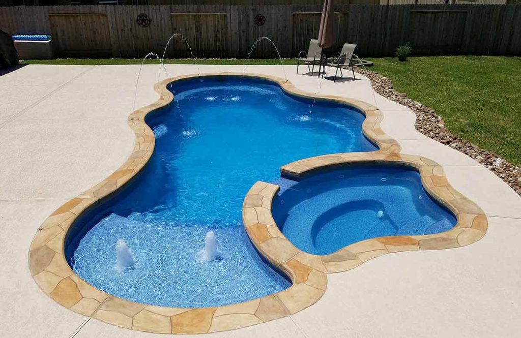 
 2026 Latham Bermuda 16.35 Deluxe Fiberglass Pool